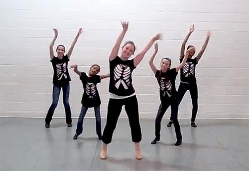 Skeleton Shake - Video With Movement Ideas